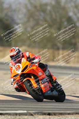 media/Dec-01-2025-Moto Forza (Mon) [[2daa91e15f]]/1-Advanced Group/Session 3 (Turn 3)/